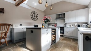 Microwave, dishwasher, espresso maker - Plum Guide - Dovesong (Chipping Campden)