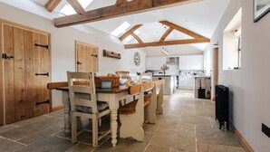 Private kitchen - Plum Guide - Dovesong (Chipping Campden)