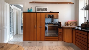 Microwave, dishwasher - Plum Guide - Still Life (Copenhagen)