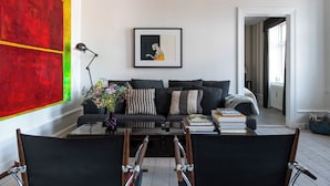 TV, DVD player, books - Plum Guide - Still Life (Copenhagen)