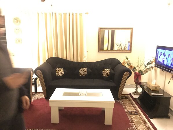 House | Living room | 30-inch TV with digital channels