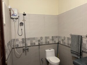 House | Bathroom - 1 Bed House - Sleeps 2 - Pets - Parking - Wifi (Lahore)