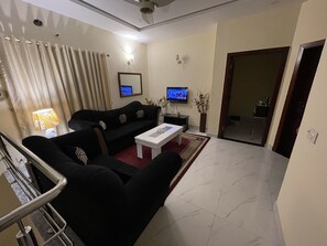 Ferienhaus | Wohnzimmer | 30-Zoll-Fernseher mit Digitalempfang