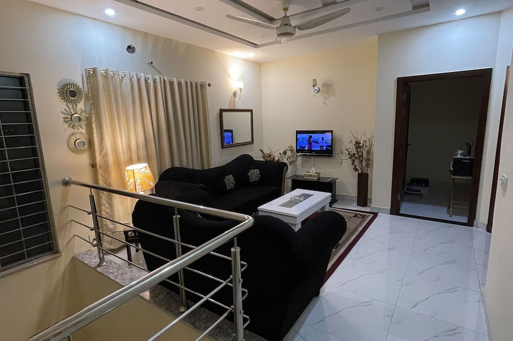 1 Bed House - Sleeps 2 - Pets - Parking - Wifi