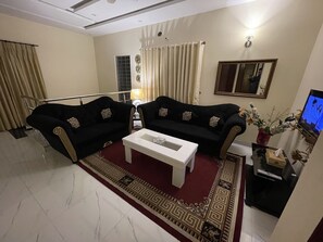 Ferienhaus | Wohnzimmer | 30-Zoll-Fernseher mit Digitalempfang