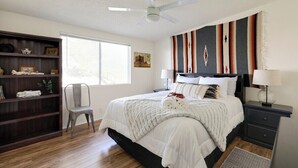 3 bedrooms, iron/ironing board - Plum Guide - Calamity Jane (Twentynine Palms)