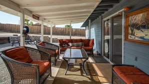 Terrace/patio - Plum Guide - Calamity Jane (Twentynine Palms)