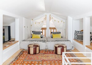 5 bedrooms, iron/ironing board