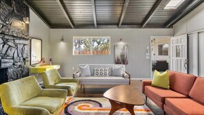 Interior - Plum Guide - Desert Groove (Yucca Valley)