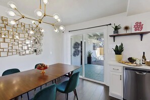 Dining - Plum Guide - Desert Groove (Yucca Valley)