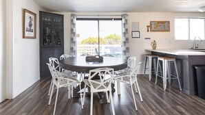 Dining - Plum Guide - Call Of The Coyote (Twentynine Palms)