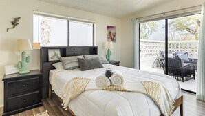 4 bedrooms, iron/ironing board - Plum Guide - Call Of The Coyote (Twentynine Palms)