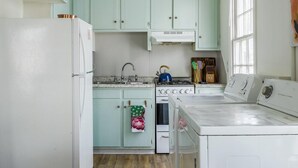 Private kitchen - Plum Guide - The Personal Touch (Charleston)