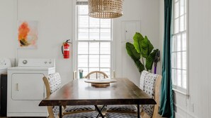 Dining - Plum Guide - The Personal Touch (Charleston)