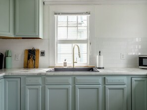 Interior - Plum Guide - Southern Romance (Charleston)