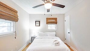 3 bedrooms, iron/ironing board - Plum Guide - The Lindy Hop (Charleston)