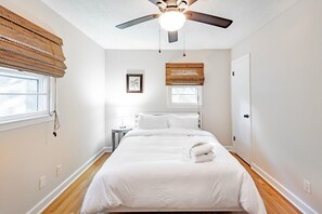 3 bedrooms, iron/ironing board - Plum Guide - The Lindy Hop (Charleston)