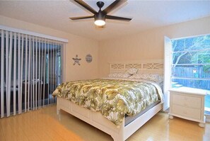 House, 1 King Bed with Sofa bed, Private Pool, Garden View | 1 bedroom, free WiFi - Crescent Street 1138 B, 1 Bedrooms, Pool, pet Friendly, Walk to the Beach (Siesta Key)