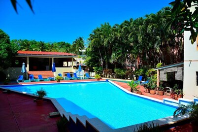 Beautiful clean condo with pool, perfect location!!