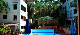 Beautiful clean condo with pool, perfect location!!