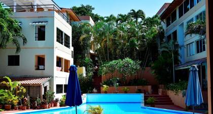 Beautiful clean condo with pool, perfect location!!