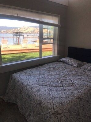 3 bedrooms, free WiFi, bed sheets, wheelchair access