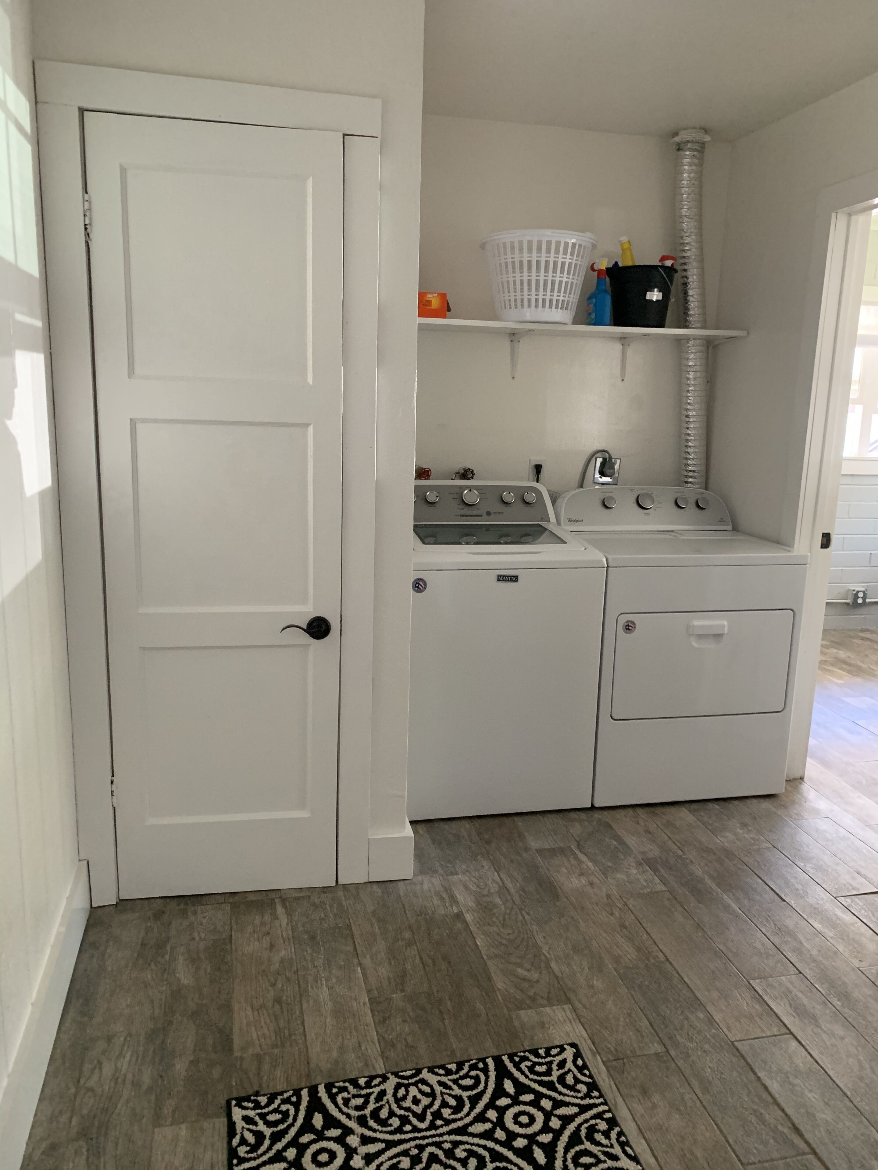 The Lake Cottage on Soda Bay-Pet Friendly, Private Deck, Dock, Beach & Kayaks