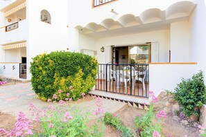 Terrace/patio - JARDINS 2  B Bj 27 Roses (Rosas / Roses)