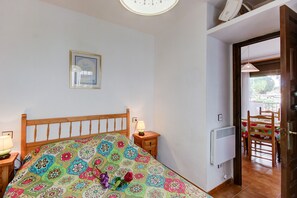 1 bedroom, iron/ironing board