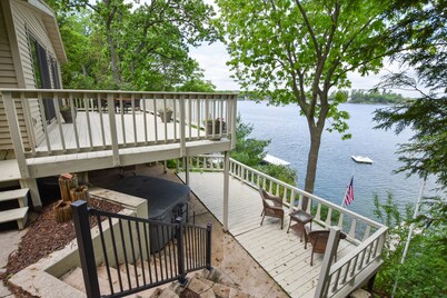 Amazing Views on Big Silver Lake with Kayaks Hot tub &Maui Mat