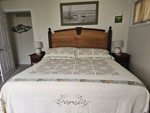 4 bedrooms, desk, free WiFi, bed sheets