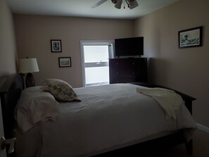 4 bedrooms, desk, free WiFi, bed sheets