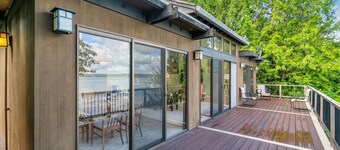 PNW MCM 155ft Private Waterfront Gem on Raft Island w/Hot Tub by RedAwning