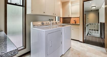 PNW MCM 155ft Private Waterfront Gem on Raft Island w/Hot Tub by RedAwning