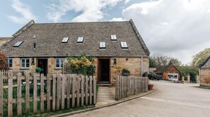 Exterior - Plum Guide - Boddingtons Barn (Chipping Campden)