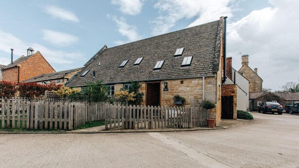 Exterior - Plum Guide - Boddingtons Barn (Chipping Campden)