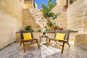 Balcony - Plum Guide - Maltese Star (Sliema)