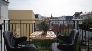 Outdoor dining - Plum Guide - Ballet Shoes (Copenhagen)