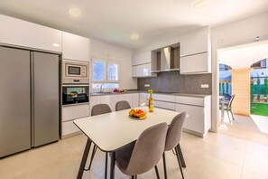 Fridge, microwave, oven, dishwasher