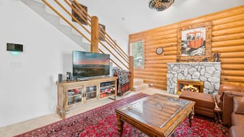 Smart-tv, een open haard en een dvd-speler