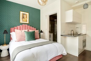 Room - Plum Guide - Elderflower Tonic (London)