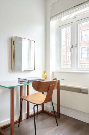 Interior - Plum Guide - Elderflower Tonic (London)