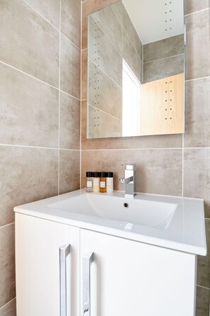 Shower, designer toiletries - Plum Guide - Strawberry Tonic (London)