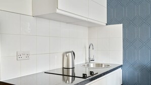 Microwave - Plum Guide - Blackcurrant Tonic (London)