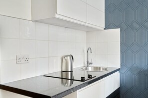 Microwave - Plum Guide - Blackcurrant Tonic (London)