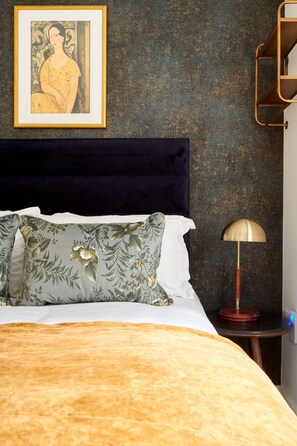 Room - Plum Guide - Lemon Tonic (London)