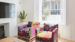 Unclassified image, 4 of 26, button - Plum Guide - Sherbert Orange (London)
