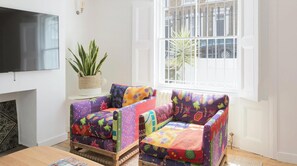 TV - Plum Guide - Sherbert Orange (London)