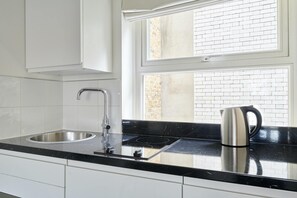 Microwave - Plum Guide - Grapefruit Tonic (London)