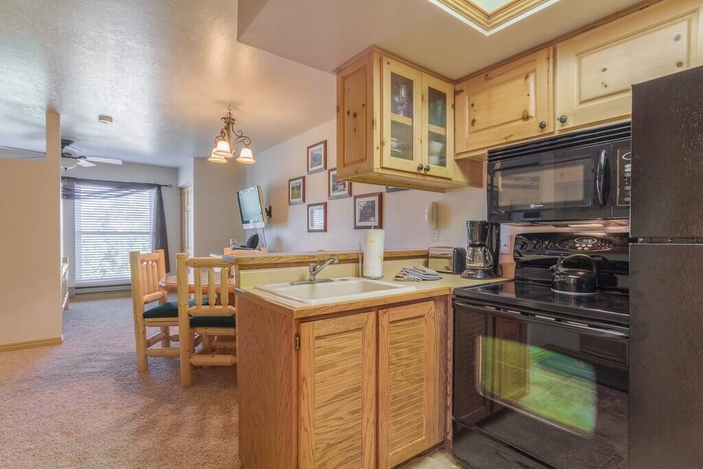 Condo 117, Wifi, Community Pool, Jacuzzi, Lounge,